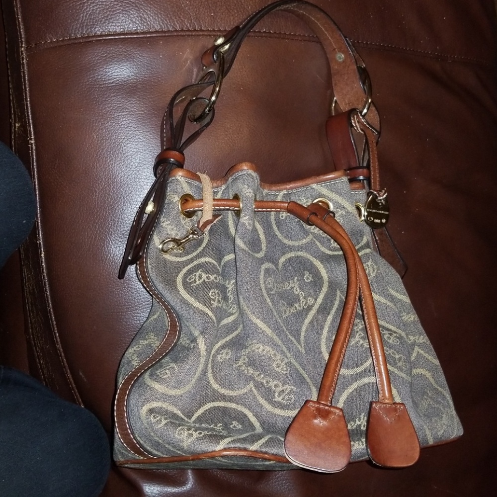 Dooney & bourke feed bag